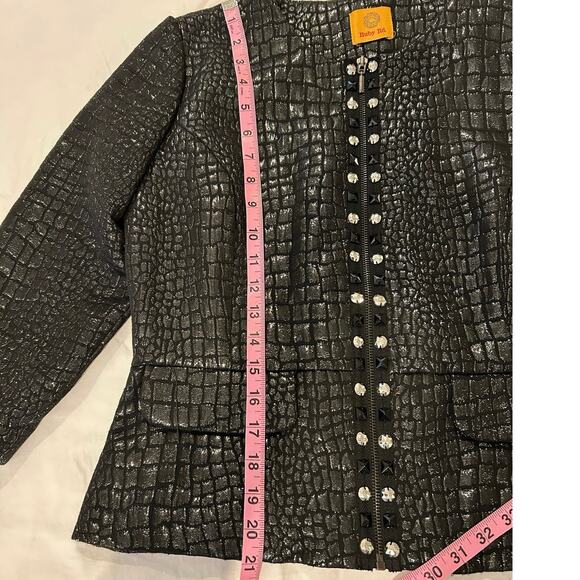Black faux reptile embossed shimmer zip jacket studs rhinestones metallic thread - Picture 6 of 9